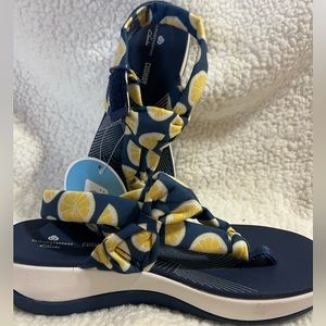 Clarks Cloudsteppers Lemon Print Sandals Size 6.5 NWT